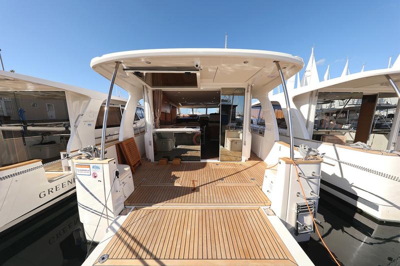 Book yachts online - motorboat - Greenline 40 - Lady ELMA - rent
