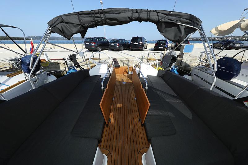 Book yachts online - sailboat - Elan 45.1 Impression 3 cabins 2 heads - Urshy - rent
