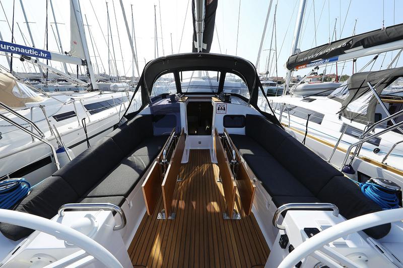 Book yachts online - sailboat - Elan 45.1 Impression 3 cabins 2 heads - Urshy - rent