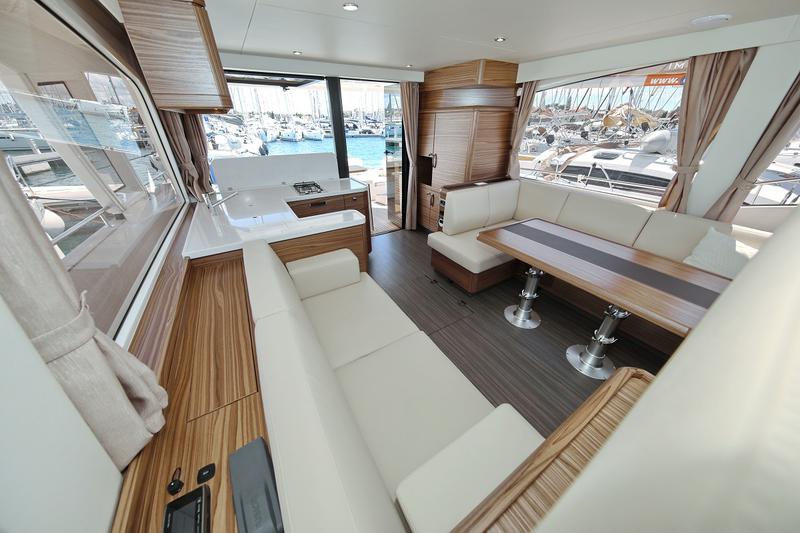 Book yachts online - motorboat - Greenline  48 Fly - Noah - rent