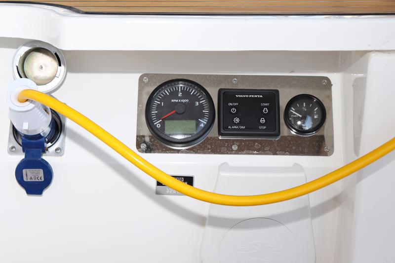 Book yachts online - sailboat - Bavaria Cruiser 46 - Avelina - rent