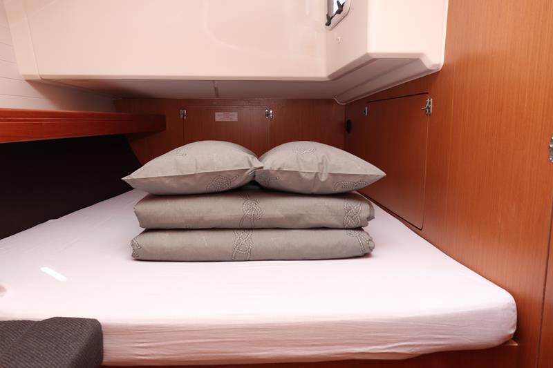 Book yachts online - sailboat - Bavaria Cruiser 46 - Avelina - rent