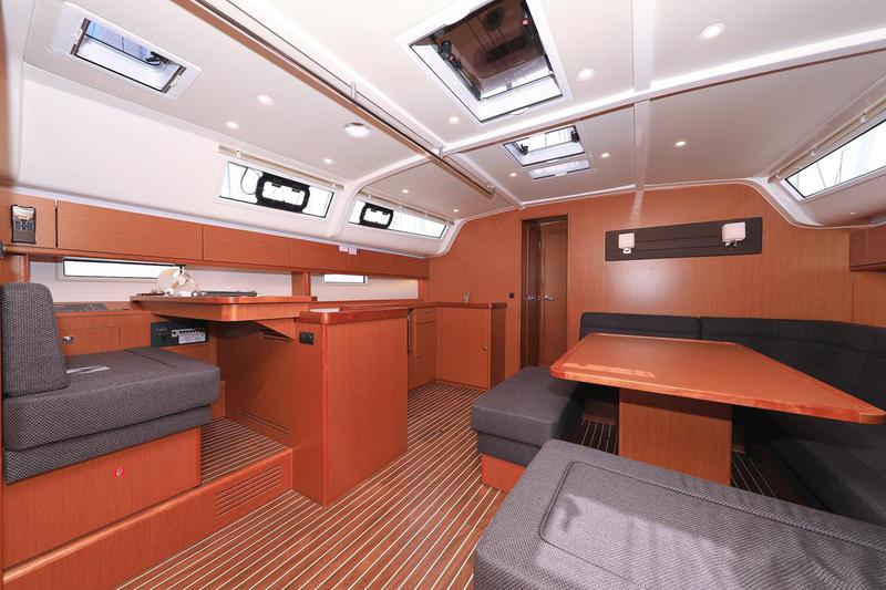 Book yachts online - sailboat - Bavaria Cruiser 51 - Bonnytta - rent