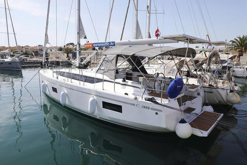 Book yachts online - sailboat - Bavaria C38 - Blue Note - rent
