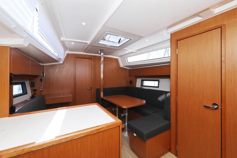 Book yachts online - sailboat - Bavaria C38 - Blue Note - rent