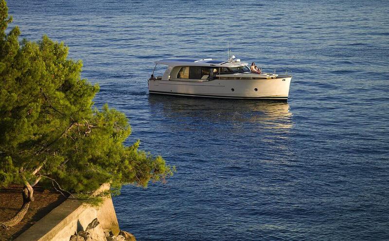 Book yachts online - motorboat - Greenline 40 - D&amp;D - rent
