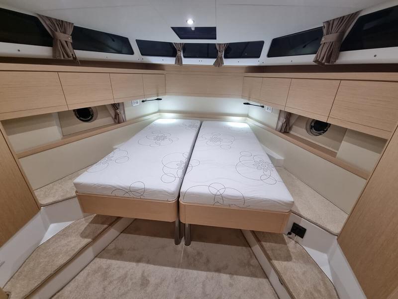Book yachts online - motorboat - Greenline 40 - D&amp;D - rent