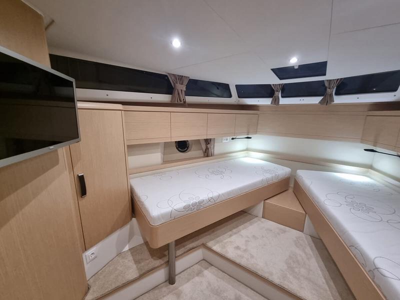 Book yachts online - motorboat - Greenline 40 - D&amp;D - rent