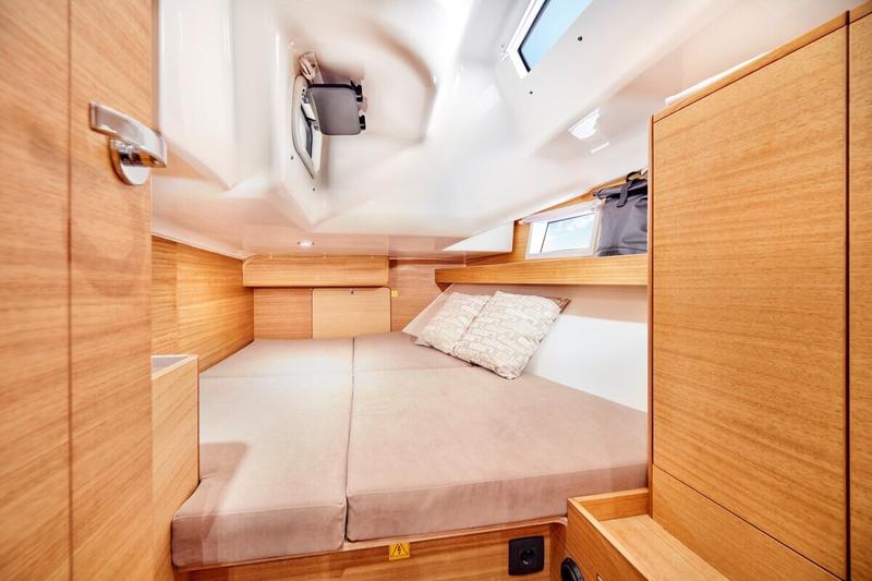 Book yachts online - sailboat - Elan Impression 40.1 - Sv. Nikola - rent