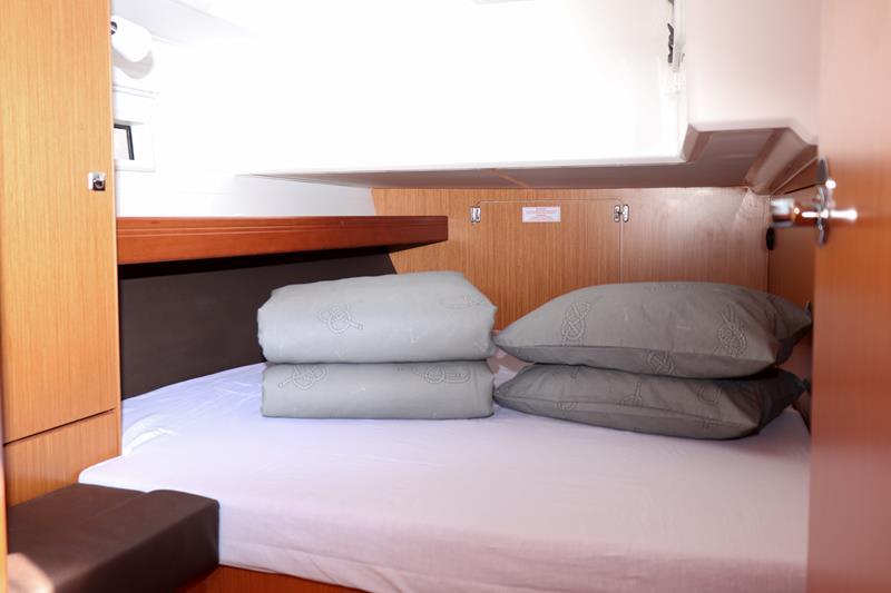 Book yachts online - sailboat - Bavaria Cruiser 46 - Gracia - rent