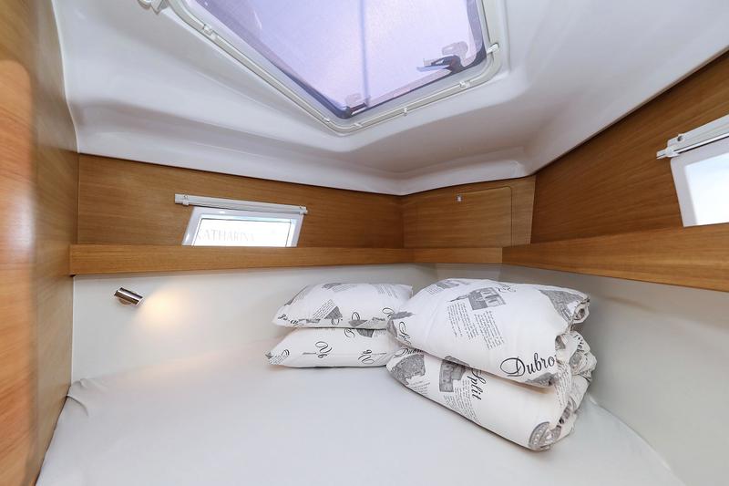 Book yachts online - sailboat - Elan 45.1 Impression - Jackpot - rent