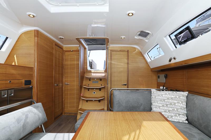 Book yachts online - sailboat - Elan 45.1 Impression - Jackpot - rent