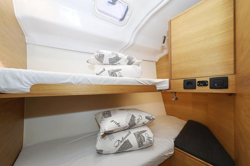 Book yachts online - sailboat - Elan 45.1 Impression - Jackpot - rent