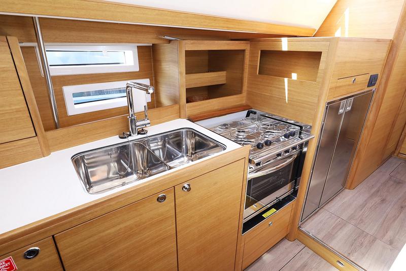 Book yachts online - sailboat - Elan 45.1 Impression - Jackpot - rent