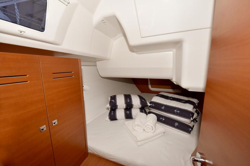 Book yachts online - sailboat - Dufour 350 GRANDLARGE - Miyabi - rent