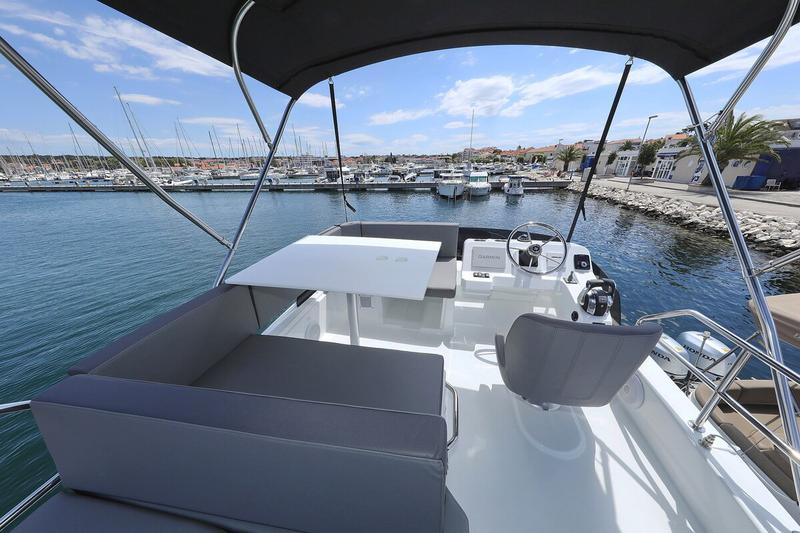 Book yachts online - motorboat - Antares 11 Fly OB - Solis - rent