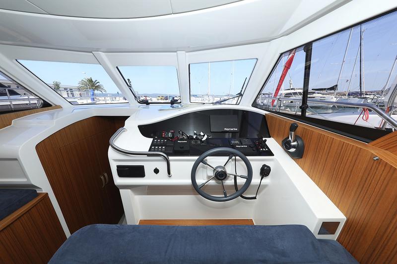 Book yachts online - motorboat - Greenline 33 - Fields of Gold - rent