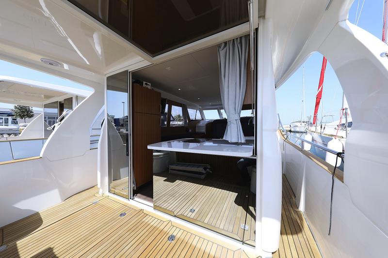 Book yachts online - motorboat - Greenline 33 - Fields of Gold - rent