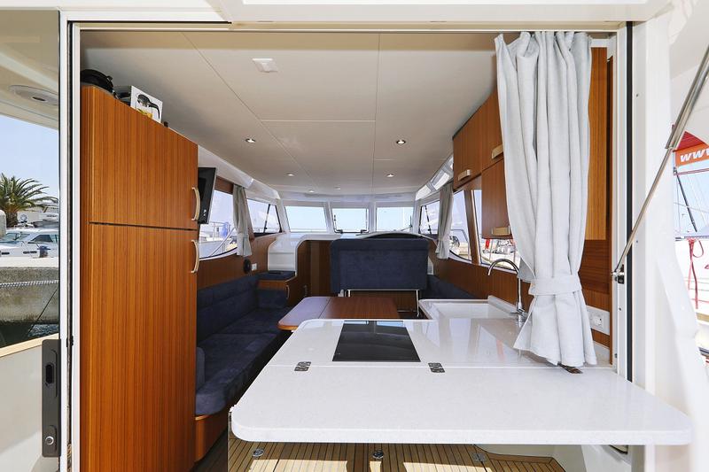 Book yachts online - motorboat - Greenline 33 - Fields of Gold - rent
