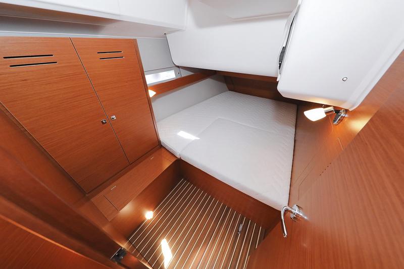 Book yachts online - sailboat - Dufour 460 Grand Large - 5 cabins - SunnyLife - rent