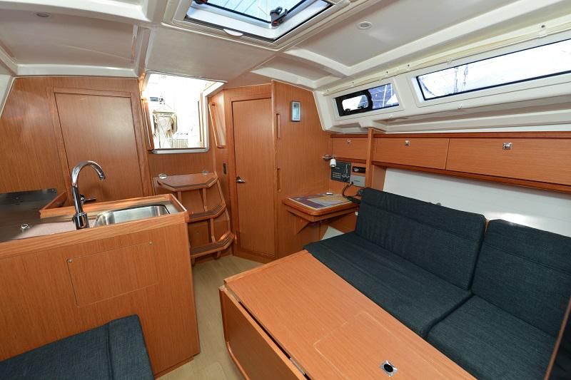 Book yachts online - sailboat - Bavaria Cruiser 33 - Karlo - rent