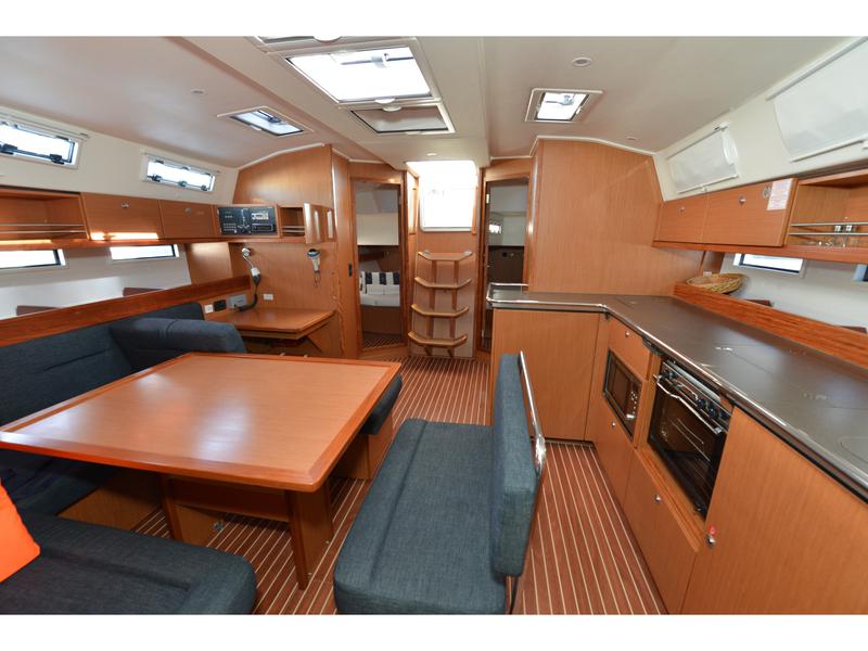 Book yachts online - sailboat - Bavaria 45 Cruiser - Enya - rent