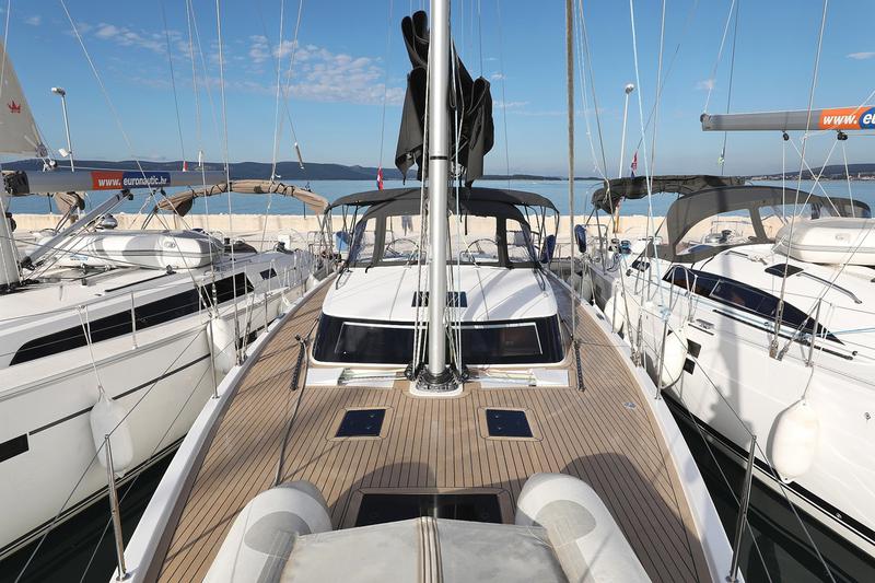 Book yachts online - sailboat - Elan GT 6 Porsche Design 50 feet with AC and Generator - Revolution - rent