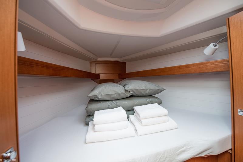 Book yachts online - sailboat - Bavaria Cruiser 34 - Lia  - rent