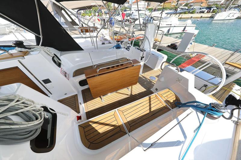 Book yachts online - sailboat - Elan Impression 40.1 - Valata - rent