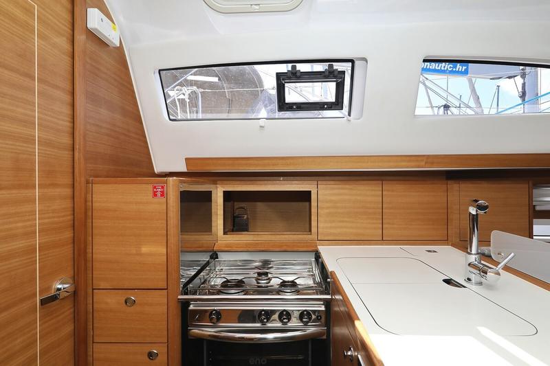 Book yachts online - sailboat - Elan Impression 40.1 - Valata - rent