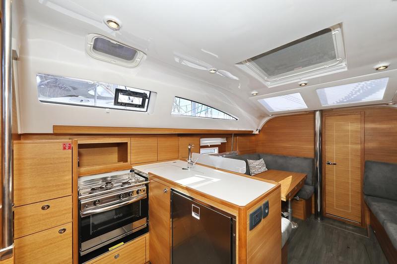 Book yachts online - sailboat - Elan Impression 40.1 - Valata - rent