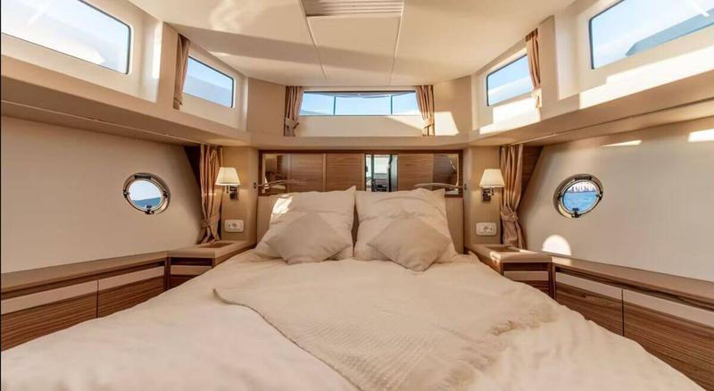 Book yachts online - motorboat - Greenline 45 Fly - Chili - rent