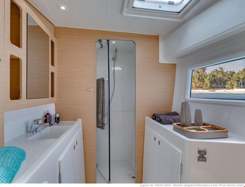 Book yachts online - catamaran - Lagoon 42 - Sail la Vie - rent