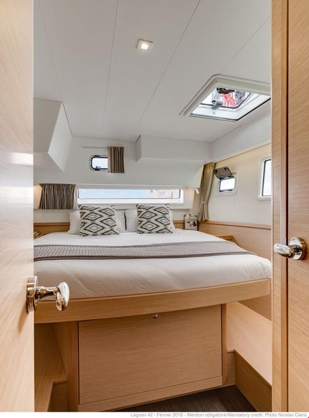 Book yachts online - catamaran - Lagoon 42 - Sail la Vie - rent