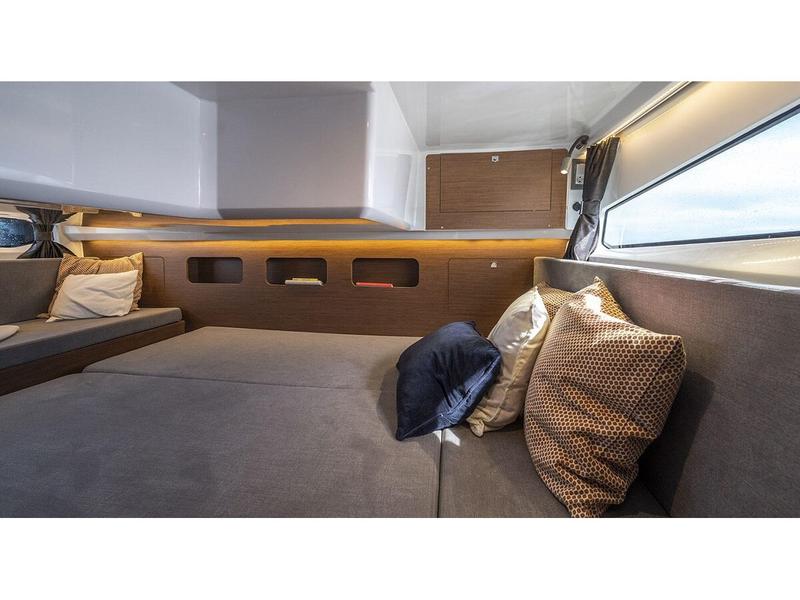 Book yachts online - motorboat - Antares 11 Fly OB - Tango - rent