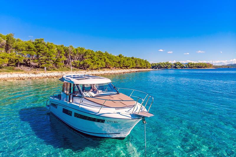 Book yachts online - motorboat - Merry Fisher 855 - Dobrila - rent