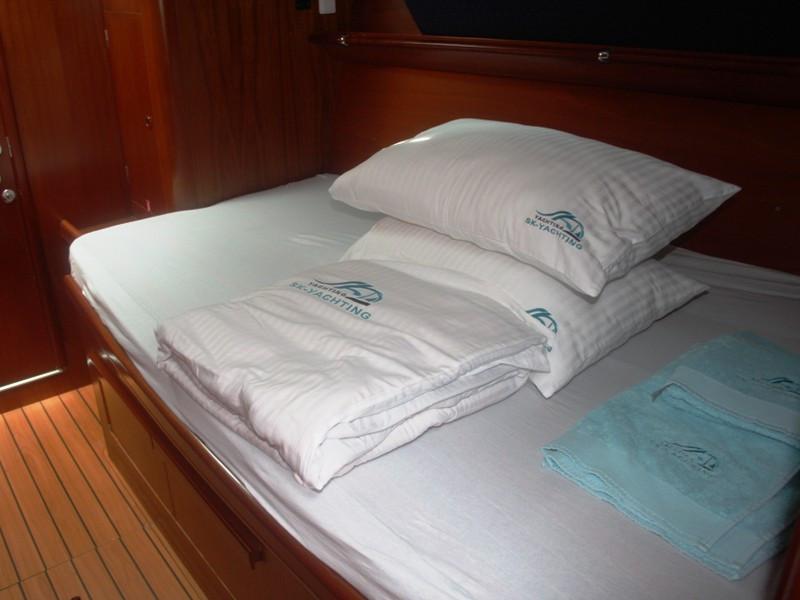 Book yachts online - sailboat - Beneteau 50 - Viktoria II - rent