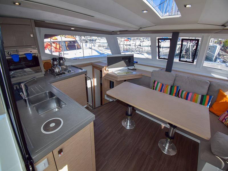Book yachts online - catamaran - Lucia 40 - Coco D - rent