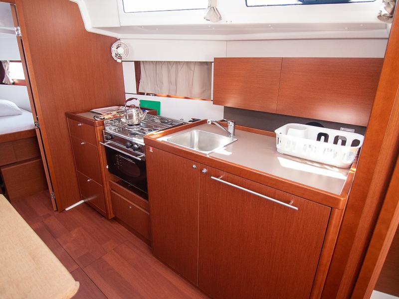 Book yachts online - sailboat - Oceanis 38.1 - MARISA - rent
