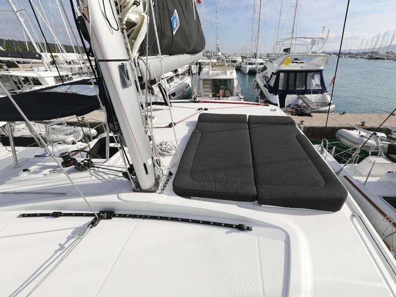 Book yachts online - catamaran - Lagoon 40 - MARI - rent