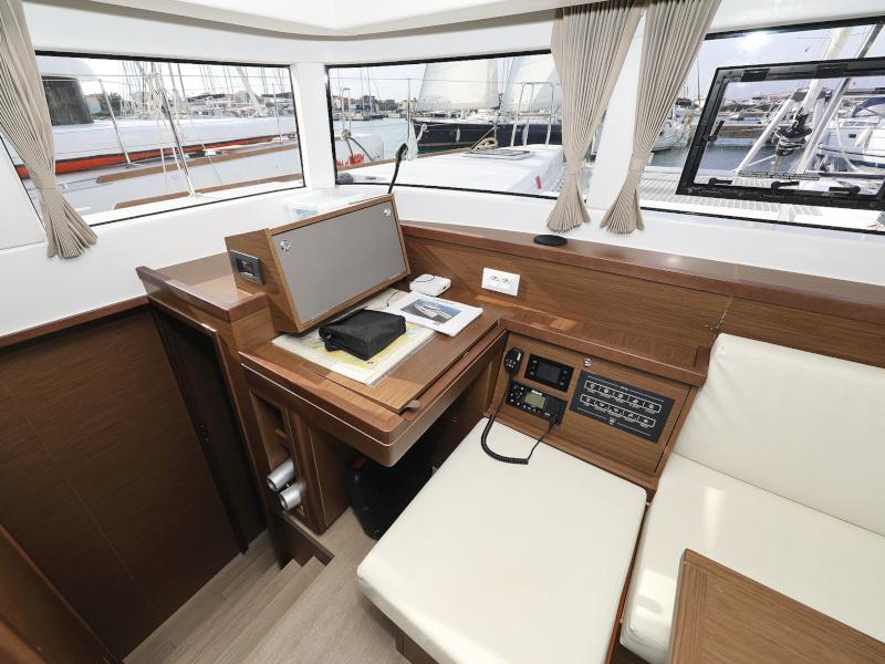 Book yachts online - catamaran - Lagoon 40 - MARI - rent