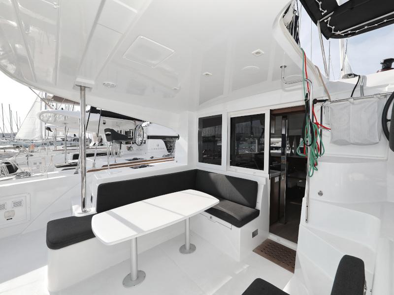 Book yachts online - catamaran - Lagoon 40 - MARI - rent