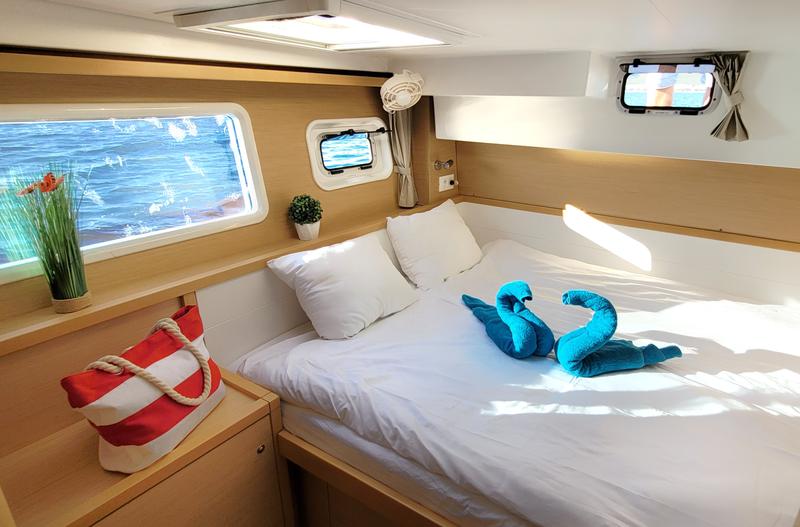 Book yachts online - catamaran - Lagoon 39 - PULPO - rent