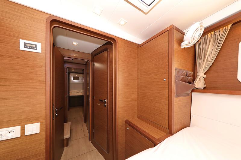 Book yachts online - catamaran - Lagoon 450 F - MUST HAVE - rent