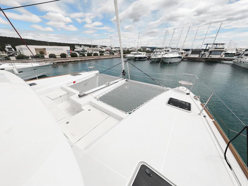 Book yachts online - catamaran - Lagoon 450 F - MUST HAVE - rent
