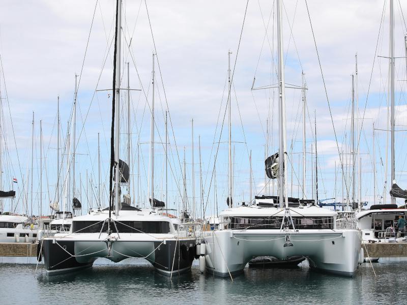 Book yachts online - catamaran - Lagoon 450 F - MUST HAVE - rent