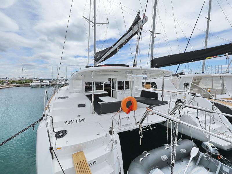 Book yachts online - catamaran - Lagoon 450 F - MUST HAVE - rent