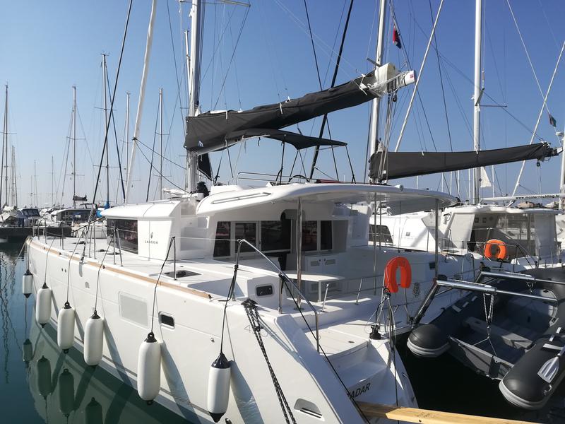 Book yachts online - catamaran - Lagoon 450 F - MUST HAVE - rent