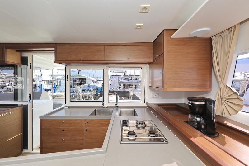 Book yachts online - catamaran - Lagoon 450 F - MUST HAVE - rent