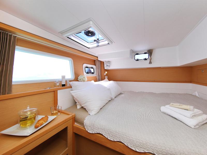 Book yachts online - catamaran - Lagoon 39 - GIN TONIC - rent